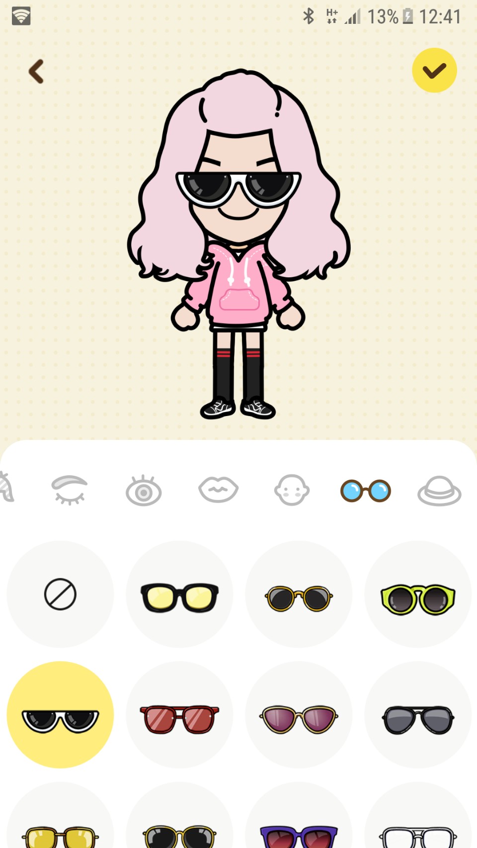 ต่อมาเลือกแว่นต่า จะไม่ใส่ก็ได้ ทำสติกเกอร์ด้วยตัวเองง่ายๆ ด้วยแอพ Qmoji